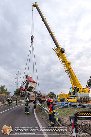 20161010 LKW Unfall A2 Abfahrtsrampe Leobersdorf RFb Wien Foto: © Stefan Schneider 20161010 LKW Unfall A2 Abfahrtsrampe Leobersdorf RFb Wien Foto: © Stefan Schneider