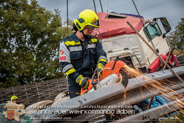 20161010 LKW Unfall A2 Abfahrtsrampe Leobersdorf RFb Wien Foto: © Daniel Wirth 20161010 LKW Unfall A2 Abfahrtsrampe Leobersdorf RFb Wien Foto: © Daniel Wirth