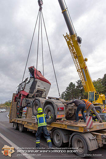 20161010 LKW Unfall A2 Abfahrtsrampe Leobersdorf RFb Wien Foto: © Stefan Schneider 20161010 LKW Unfall A2 Abfahrtsrampe Leobersdorf RFb Wien Foto: © Stefan Schneider