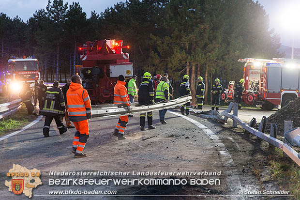 20161010 LKW Unfall A2 Abfahrtsrampe Leobersdorf RFb Wien Foto: © Stefan Schneider 20161010 LKW Unfall A2 Abfahrtsrampe Leobersdorf RFb Wien Foto: © Stefan Schneider