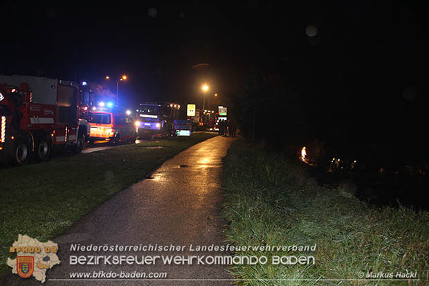 20161018 PKW 	stuerzt in den Triesting Fluss in Pottenstein © Markus Hackl