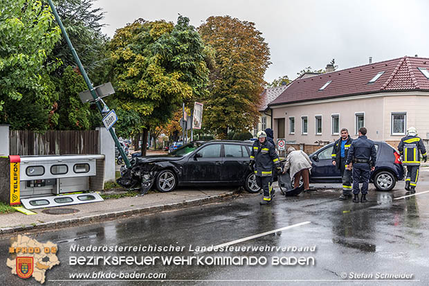 20161018 Verkehrsunfall im Ortsgebiet Pfaffstätten  Foto: © Stefan Schneider
