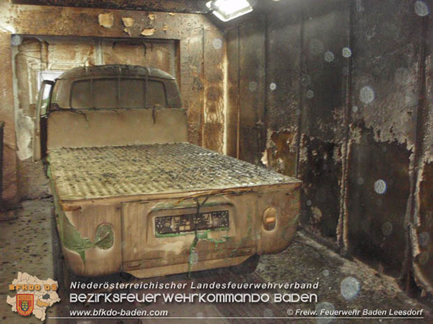 20161024 Brand in KfZ Lakier & Karosseriebetrieb in Baden Foto: Freiwillige Feuerwehr Baden-Leesdorf 20161024 Brand in KfZ Lakier & Karosseriebetrieb in Baden Foto: Freiwillige Feuerwehr Baden-Leesdorf