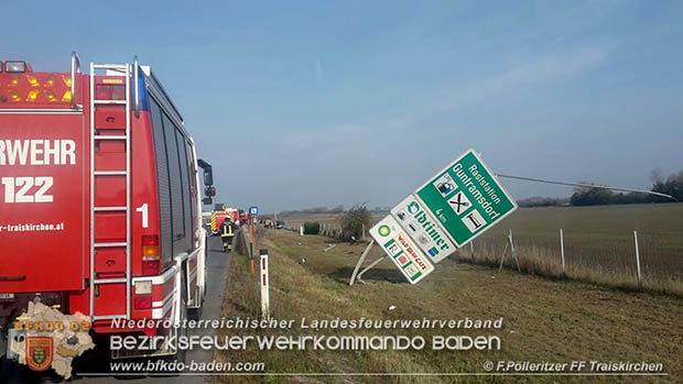 20161028 Verkehrsunfall A2 RFb Wien  Foto: © Franz Poelleritzer