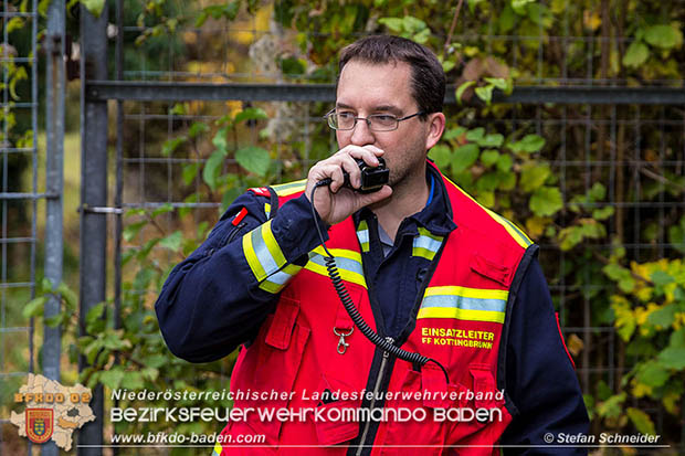 20161102 Ölfilm auf dem Gewässer des Wr.Neustädter Kanals in Kottingbrunn Foto: © Stefan Schneider 20161102 Ölfilm auf dem Gewässer des Wr.Neustädter Kanals in Kottingbrunn Foto: © Stefan Schneider