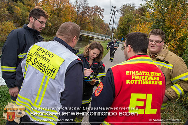 20161102 Ölfilm auf dem Gewässer des Wr.Neustädter Kanals in Kottingbrunn Foto: © Stefan Schneider 20161102 Ölfilm auf dem Gewässer des Wr.Neustädter Kanals in Kottingbrunn Foto: © Stefan Schneider