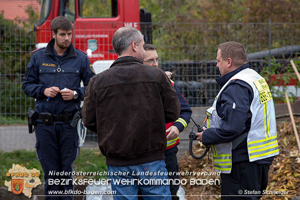 20161102 Ölfilm auf dem Gewässer des Wr.Neustädter Kanals in Kottingbrunn Foto: © Stefan Schneider 20161102 Ölfilm auf dem Gewässer des Wr.Neustädter Kanals in Kottingbrunn Foto: © Stefan Schneider
