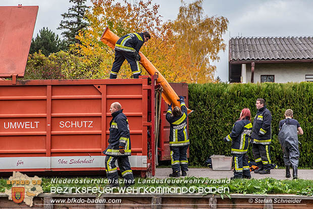 20161102 Ölfilm auf dem Gewässer des Wr.Neustädter Kanals in Kottingbrunn Foto: © Stefan Schneider 20161102 Ölfilm auf dem Gewässer des Wr.Neustädter Kanals in Kottingbrunn Foto: © Stefan Schneider
