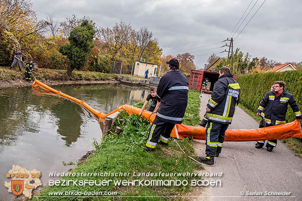 20161102 Ölfilm auf dem Gewässer des Wr.Neustädter Kanals in Kottingbrunn Foto: © Stefan Schneider 20161102 Ölfilm auf dem Gewässer des Wr.Neustädter Kanals in Kottingbrunn Foto: © Stefan Schneider