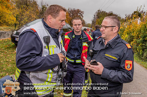 20161102 Ölfilm auf dem Gewässer des Wr.Neustädter Kanals in Kottingbrunn Foto: © Stefan Schneider 20161102 Ölfilm auf dem Gewässer des Wr.Neustädter Kanals in Kottingbrunn Foto: © Stefan Schneider