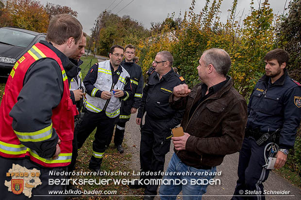 20161102 Ölfilm auf dem Gewässer des Wr.Neustädter Kanals in Kottingbrunn Foto: © Stefan Schneider 20161102 Ölfilm auf dem Gewässer des Wr.Neustädter Kanals in Kottingbrunn Foto: © Stefan Schneider