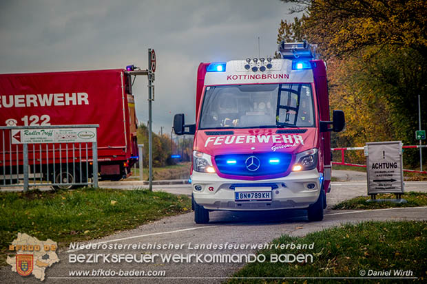 20161102 Ölfilm auf dem Gewässer des Wr.Neustädter Kanals in Kottingbrunn Foto: © Daniel Wirth 20161102 Ölfilm auf dem Gewässer des Wr.Neustädter Kanals in Kottingbrunn Foto: © Daniel Wirth