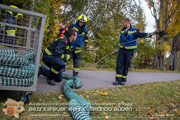 20161102 Ölfilm auf dem Gewässer des Wr.Neustädter Kanals in Kottingbrunn Foto: © Daniel Wirth 20161102 Ölfilm auf dem Gewässer des Wr.Neustädter Kanals in Kottingbrunn Foto: © Daniel Wirth