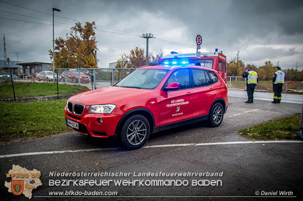 20161102 Ölfilm auf dem Gewässer des Wr.Neustädter Kanals in Kottingbrunn Foto: © Daniel Wirth 20161102 Ölfilm auf dem Gewässer des Wr.Neustädter Kanals in Kottingbrunn Foto: © Daniel Wirth