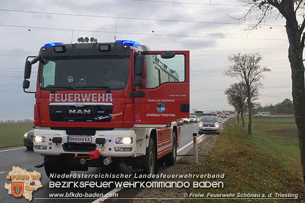 20161110 Verkehrsunfall zwischen Sollenau und Günselsdorf auf der LB17  Foto: © FF Schönau a.d.Triesting