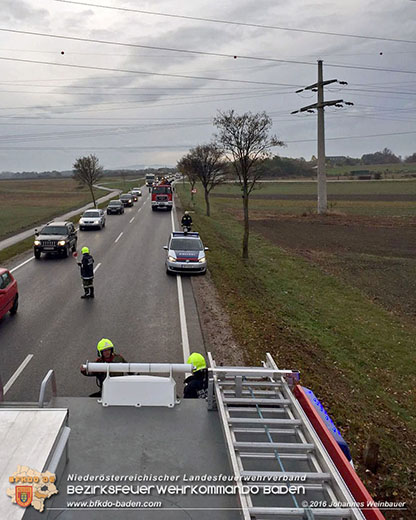 20161110 Verkehrsunfall zwischen Sollenau und Günselsdorf auf der LB17  Foto: © FF Schönau a.d.Triesting