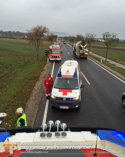 20161110 Verkehrsunfall zwischen Sollenau und Günselsdorf auf der LB17  Foto: © Johannes Weinbauer