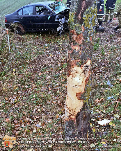 20161110 Verkehrsunfall zwischen Sollenau und Günselsdorf auf der LB17  Foto: © Johannes Weinbauer