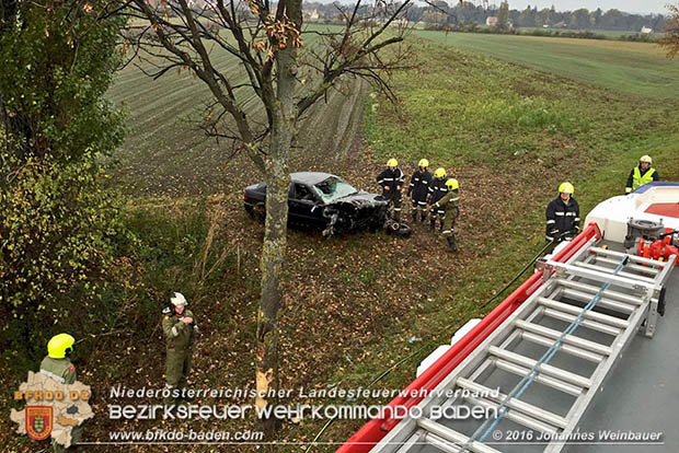 20161110 Verkehrsunfall zwischen Sollenau und Günselsdorf auf der LB17  Foto: © Johannes Weinbauer