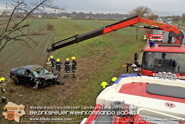 20161110 Verkehrsunfall zwischen Sollenau und Günselsdorf auf der LB17  Foto: © Johannes Weinbauer