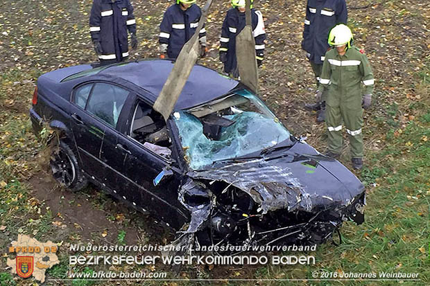 20161110 Verkehrsunfall zwischen Sollenau und Günselsdorf auf der LB17  Foto: © Johannes Weinbauer