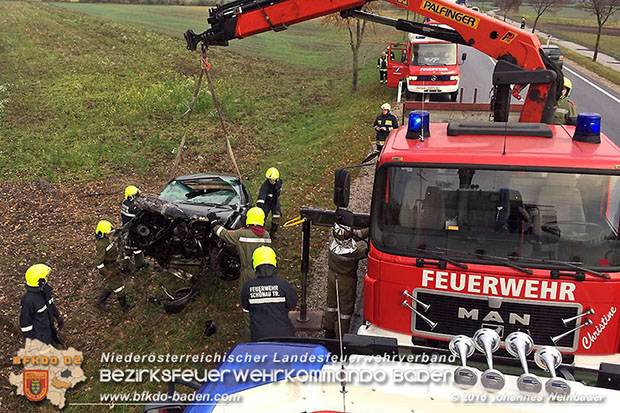 20161110 Verkehrsunfall zwischen Sollenau und Günselsdorf auf der LB17  Foto: © Johannes Weinbauer