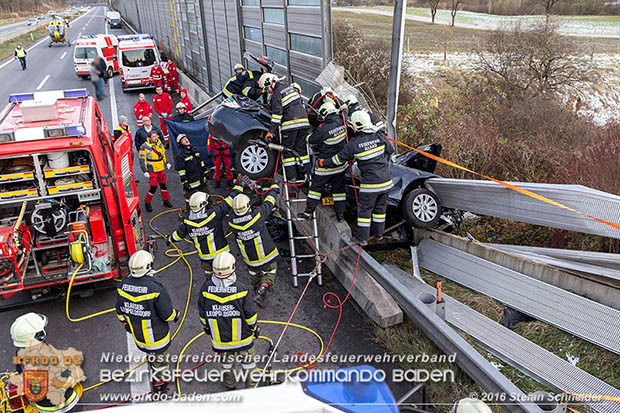 20161113 Verkehrsunfall A21 Klausen-Leopoldsdorf RFb Wien Foto: Stefan Schneider 20161113 Verkehrsunfall A21 Klausen-Leopoldsdorf RFb Wien Foto: Stefan Schneider