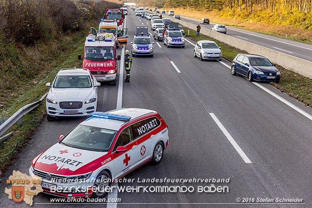 20161113 Verkehrsunfall A21 Klausen-Leopoldsdorf RFb Wien Foto: Stefan Schneider 20161113 Verkehrsunfall A21 Klausen-Leopoldsdorf RFb Wien Foto: Stefan Schneider