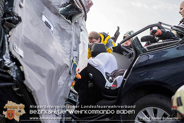 20161113 Verkehrsunfall A21 Klausen-Leopoldsdorf RFb Wien Foto: Stefan Schneider 20161113 Verkehrsunfall A21 Klausen-Leopoldsdorf RFb Wien Foto: Stefan Schneider
