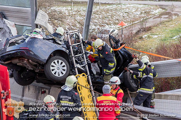 20161113 Verkehrsunfall A21 Klausen-Leopoldsdorf RFb Wien Foto: Stefan Schneider 20161113 Verkehrsunfall A21 Klausen-Leopoldsdorf RFb Wien Foto: Stefan Schneider
