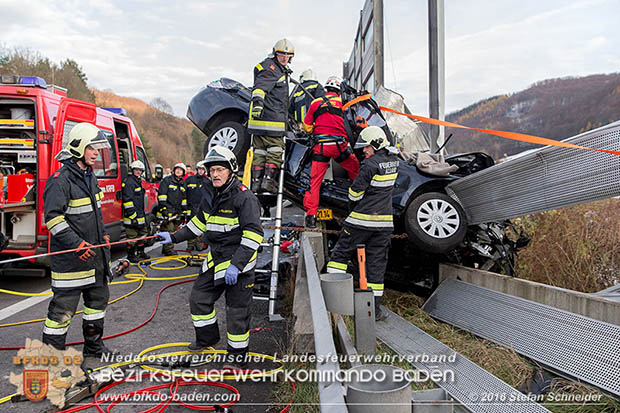 20161113 Verkehrsunfall A21 Klausen-Leopoldsdorf RFb Wien Foto: Stefan Schneider 20161113 Verkehrsunfall A21 Klausen-Leopoldsdorf RFb Wien Foto: Stefan Schneider