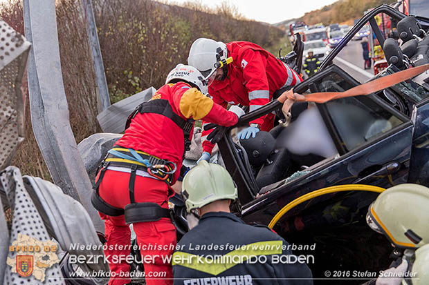 20161113 Verkehrsunfall A21 Klausen-Leopoldsdorf RFb Wien Foto: Stefan Schneider 20161113 Verkehrsunfall A21 Klausen-Leopoldsdorf RFb Wien Foto: Stefan Schneider