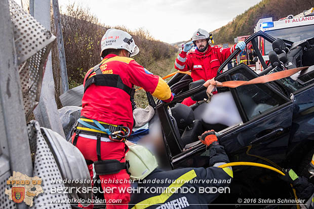 20161113 Verkehrsunfall A21 Klausen-Leopoldsdorf RFb Wien Foto: Stefan Schneider 20161113 Verkehrsunfall A21 Klausen-Leopoldsdorf RFb Wien Foto: Stefan Schneider