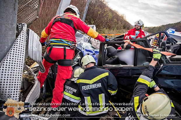 20161113 Verkehrsunfall A21 Klausen-Leopoldsdorf RFb Wien Foto: Stefan Schneider 20161113 Verkehrsunfall A21 Klausen-Leopoldsdorf RFb Wien Foto: Stefan Schneider