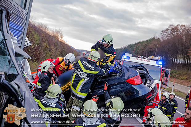 20161113 Verkehrsunfall A21 Klausen-Leopoldsdorf RFb Wien Foto: Stefan Schneider