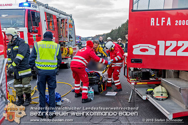 20161113 Verkehrsunfall A21 Klausen-Leopoldsdorf RFb Wien Foto: Stefan Schneider 20161113 Verkehrsunfall A21 Klausen-Leopoldsdorf RFb Wien Foto: Stefan Schneider