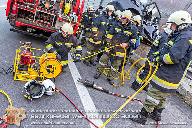 20161113 Verkehrsunfall A21 Klausen-Leopoldsdorf RFb Wien Foto: Stefan Schneider 20161113 Verkehrsunfall A21 Klausen-Leopoldsdorf RFb Wien Foto: Stefan Schneider