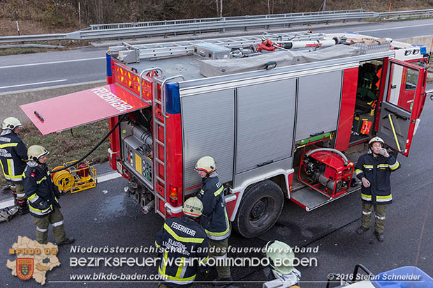 20161113 Verkehrsunfall A21 Klausen-Leopoldsdorf RFb Wien Foto: Stefan Schneider 20161113 Verkehrsunfall A21 Klausen-Leopoldsdorf RFb Wien Foto: Stefan Schneider