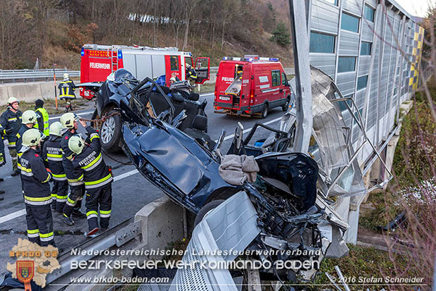 20161113 Verkehrsunfall A21 Klausen-Leopoldsdorf RFb Wien Foto: Stefan Schneider 20161113 Verkehrsunfall A21 Klausen-Leopoldsdorf RFb Wien Foto: Stefan Schneider
