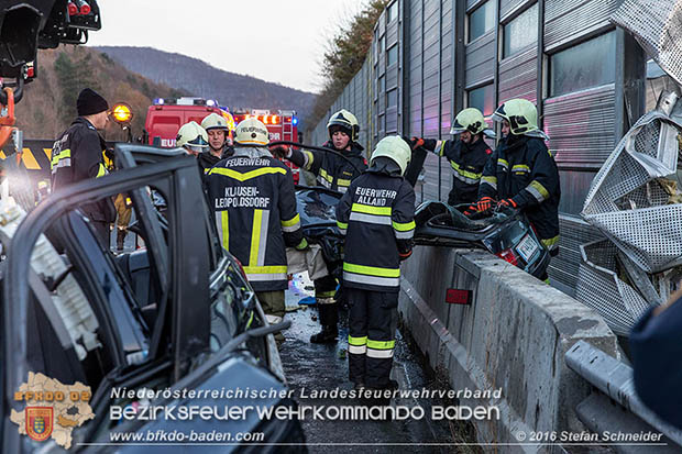 20161113 Verkehrsunfall A21 Klausen-Leopoldsdorf RFb Wien Foto: Stefan Schneider 20161113 Verkehrsunfall A21 Klausen-Leopoldsdorf RFb Wien Foto: Stefan Schneider