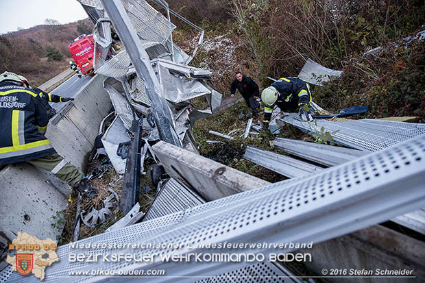20161113 Verkehrsunfall A21 Klausen-Leopoldsdorf RFb Wien Foto: Stefan Schneider 20161113 Verkehrsunfall A21 Klausen-Leopoldsdorf RFb Wien Foto: Stefan Schneider