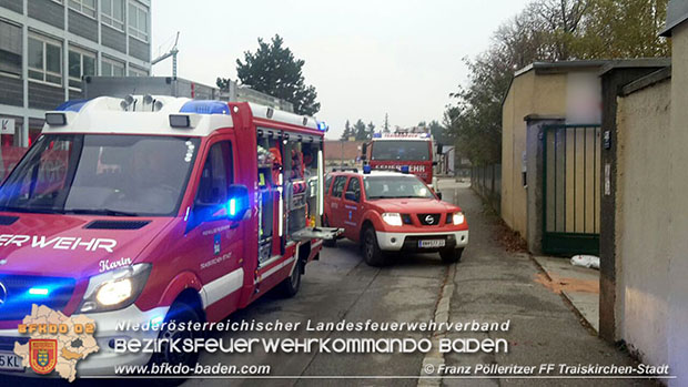 20161117 Aufgerissener LKW Kraftstofftank forderte Feuerwehreinsatz in Traiskirchen  Foto: © Franz Pölleritzer