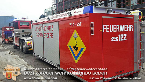 20161117 Aufgerissener LKW Kraftstofftank forderte Feuerwehreinsatz in Traiskirchen Foto: © Franz Pölleritzer 20161117 Aufgerissener LKW Kraftstofftank forderte Feuerwehreinsatz in Traiskirchen Foto: © Franz Pölleritzer