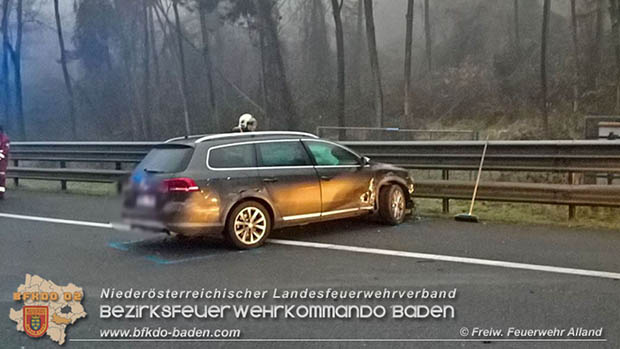 20161118 Verkehrsunfall auf der A21 bei Hochstrass forderte Autobahn-Sperre  Foto: © FF Alland