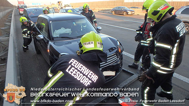 20161118 Fahrzeugbergung nach Verkehrsunfall auf der A2  Foto: © FF Baden-Leesdorf