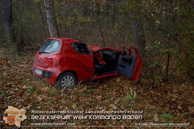 20161119 Schwerer Verkehrsunfall zwischen Tribuswinkel u. Wienersdorf  Foto: © FF Wienersdorf