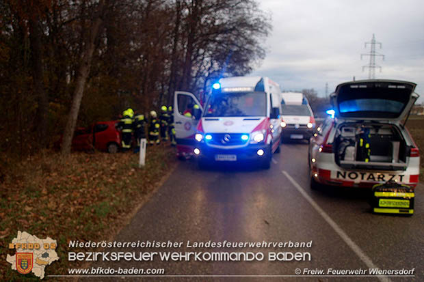 20161119 Schwerer Verkehrsunfall zwischen Tribuswinkel u. Wienersdorf  Foto: © FF Wienersdorf