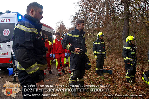 20161119 Schwerer Verkehrsunfall zwischen Tribuswinkel u. Wienersdorf  Foto: © FF Wienersdorf
