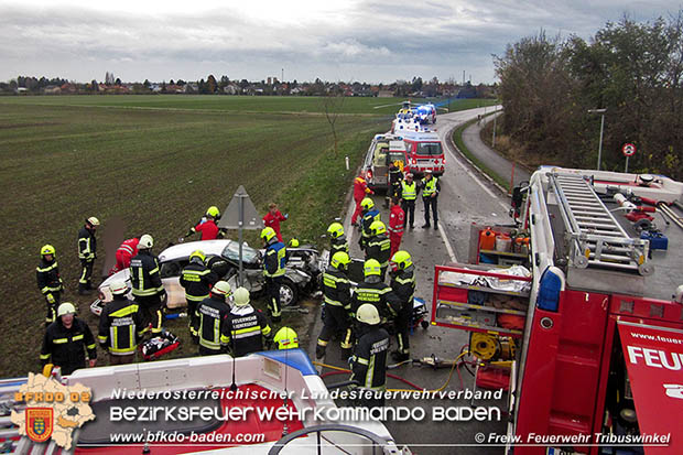 20161119 Schwerer Verkehrsunfall zwischen Tribuswinkel u. Schafflerhof-Siedlung  Foto: © FF Tribuswinkel