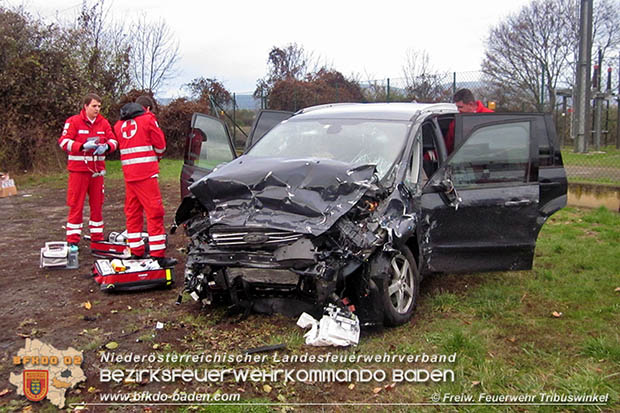 20161119 Schwerer Verkehrsunfall zwischen Tribuswinkel u. Wienersdorf  Foto: © FF Tribuswinkel